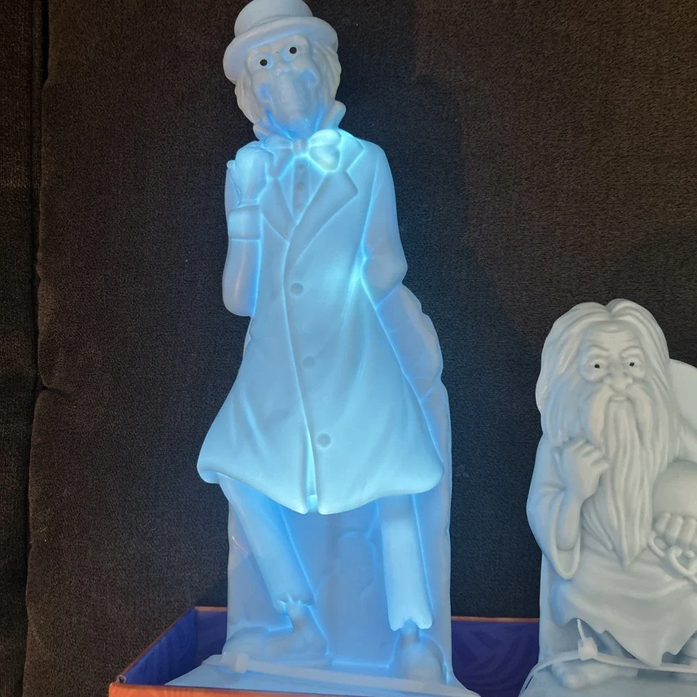 Disney Haunted Mansion Hitchhiking Ghost Light Up Blow Mold Decoration Halloween